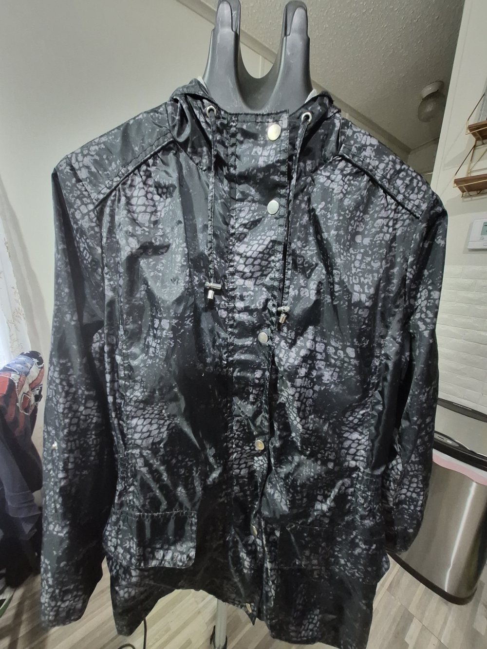 Liz Claiborne Black Patterned Hooded Utility Jacket